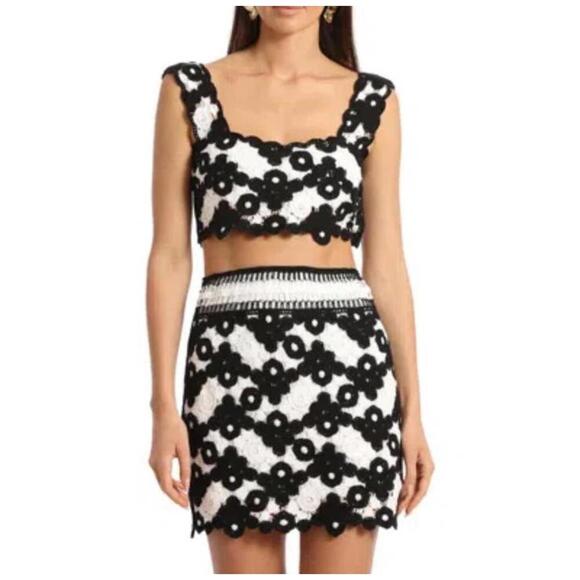 NWT Avec Les Filles Crochet Knit Cropped Tank In Black/White Women’s size XL/XXL - Picture 11 of 12